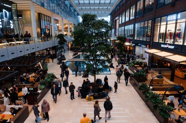 busy mall shot unsplash